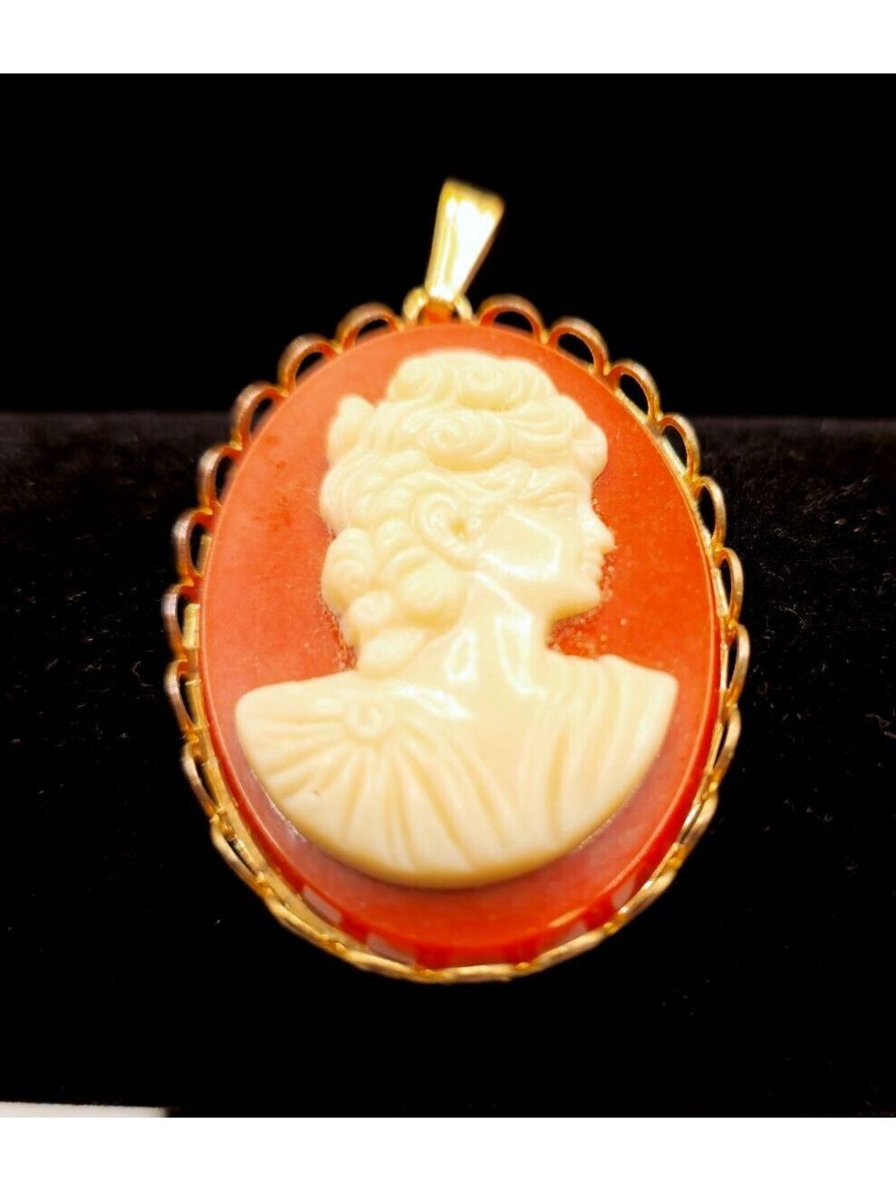 Vintage Cameo Pendant Necklace Charm Gold Tone Red Resin Victorian Lady Profile